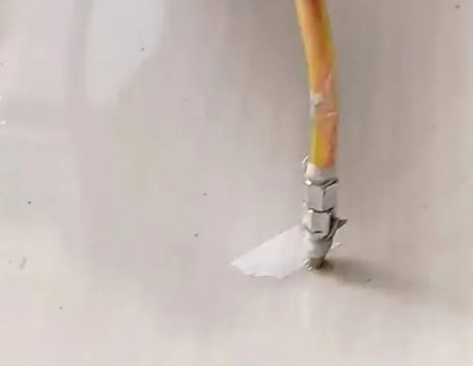 安乡瓷砖空鼓维修公司专业解答在瓷砖铺贴过程中，如果使用的砂料过粗（如全部使用了粗砂），可能会导致以下问题